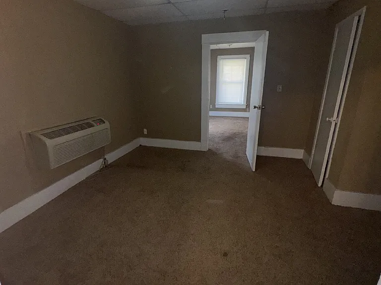207 S Clarence St #A — Photo 4