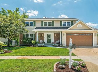 1322 Green Mist Dr, Fenton, MO