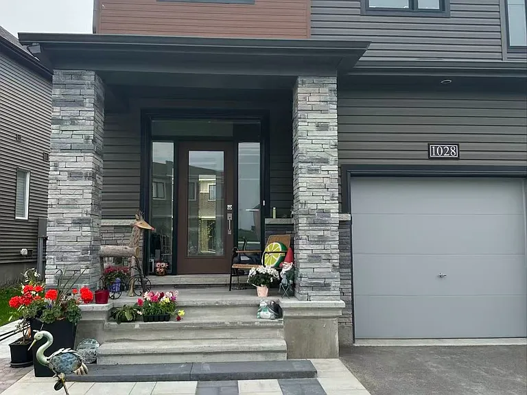 1028 Speedvale Ct — Photo 1