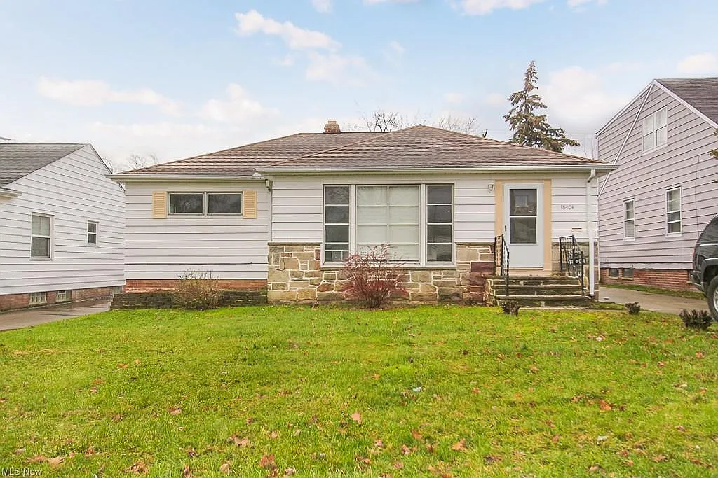 18404 Hazelwood Ave photo 1