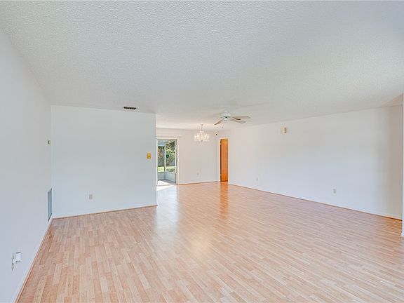 3rd image of 216 18th Ave