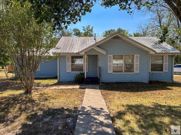 114 Old English Rd, Annona, TX 75550