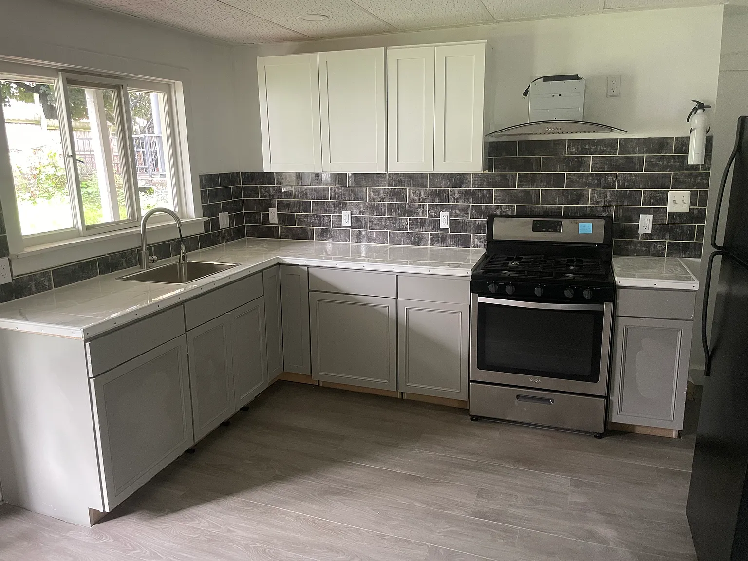 2 bed, 1000 sqft, $1,100 — Photo 1