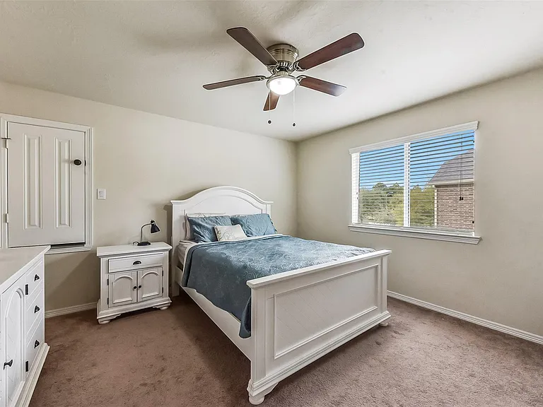 13918 Majestic Spring Ln — Photo 31