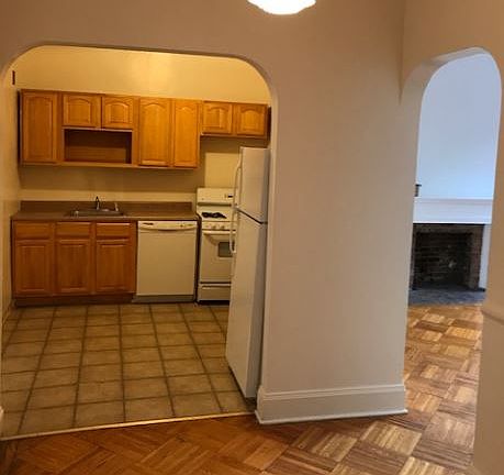 4th image of 325 W 108th St APT 3B