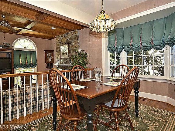 5th image of 9407 Turnberry Dr