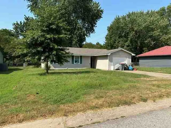 603 E 4th Pl, Grove, OK 74344