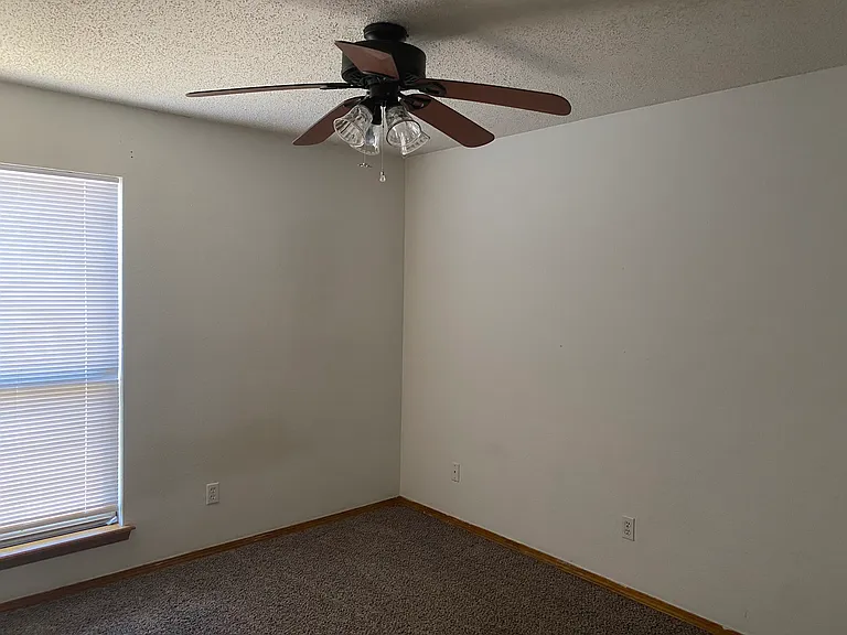 1109 Sterling Dr — Photo 7