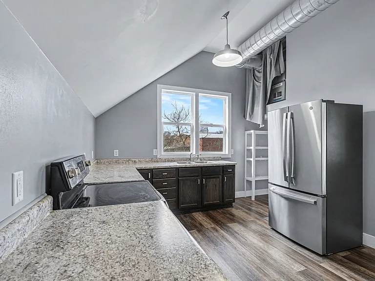 241 Helen Ave #B — Photo 4