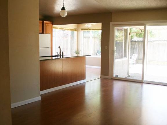 Fam/Kitchen/BreakfastNook