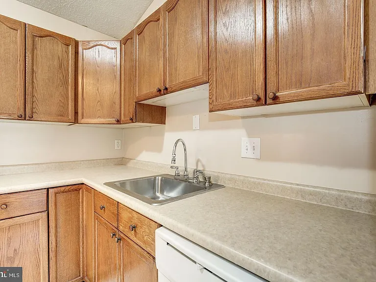 2106 Whitehall Rd #2D — Photo 15