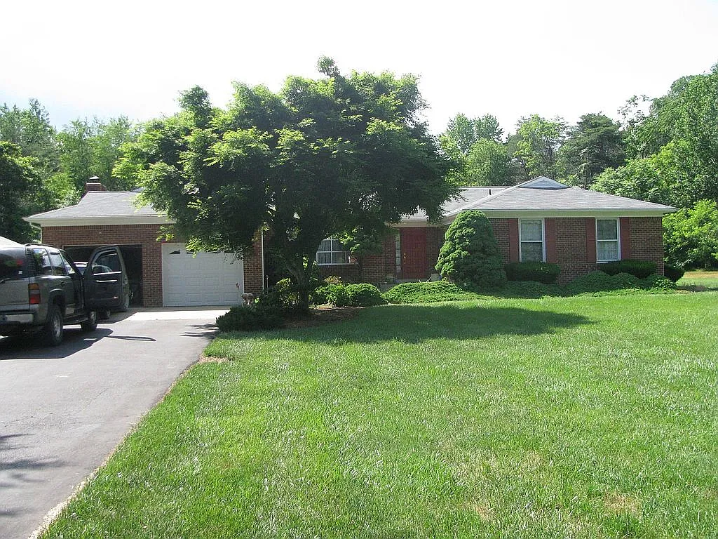 11051 Ellinger Dr photo 1