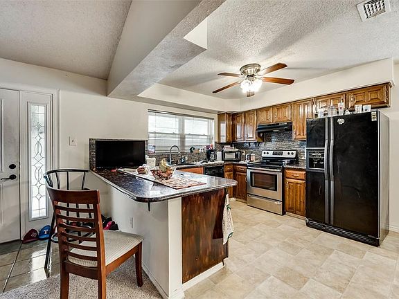 5th image of 7129 Misty Meadow Dr S