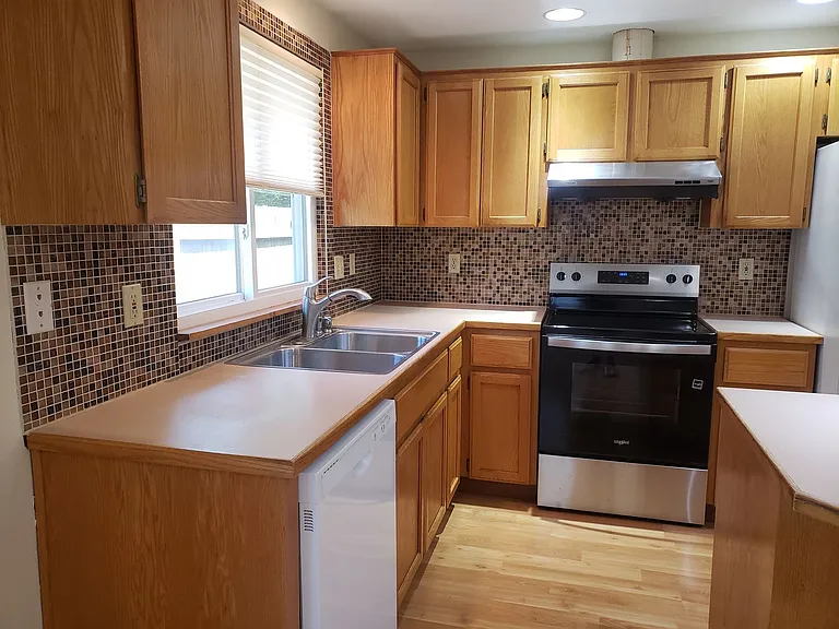 212 NE 175th Ave — Photo 12