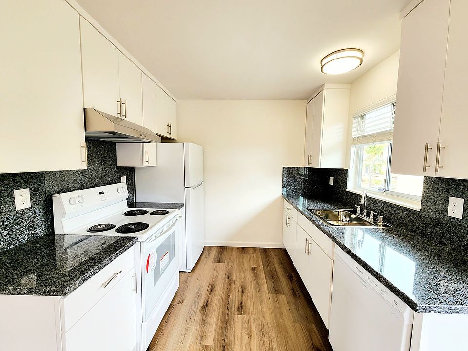 1st image of 1915 Murchison Dr APT 11