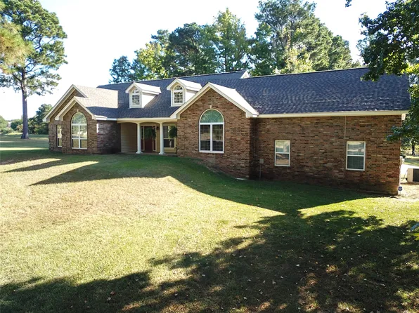 781 Beaver Lake Dr, Texarkana, TX 75501