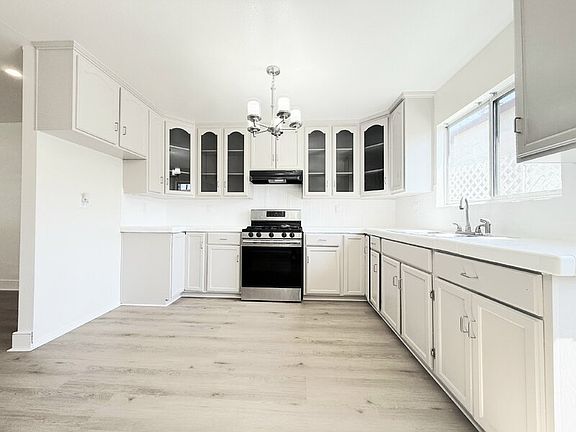 5th image of 3173 Fairmount St