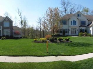 380 Regal Oaks Cir, Aurora, OH 44202