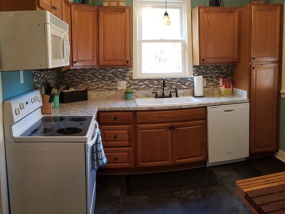 2nd image of 1589 Winton Ave