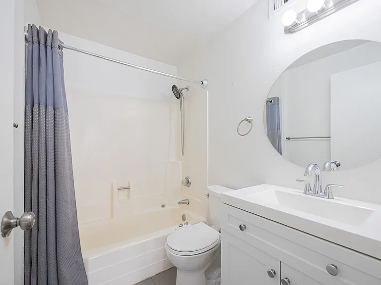 1808 N 32nd St #104 — Photo 16
