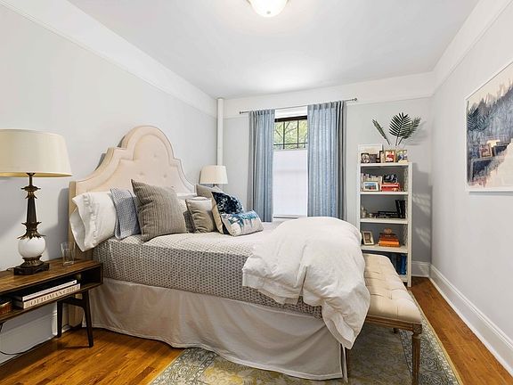 2nd image of 15 Abingdon Sq #1