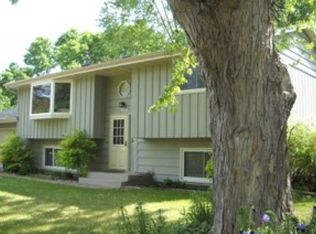 1004 Oakwood Ter N, Champlin, MN 55316