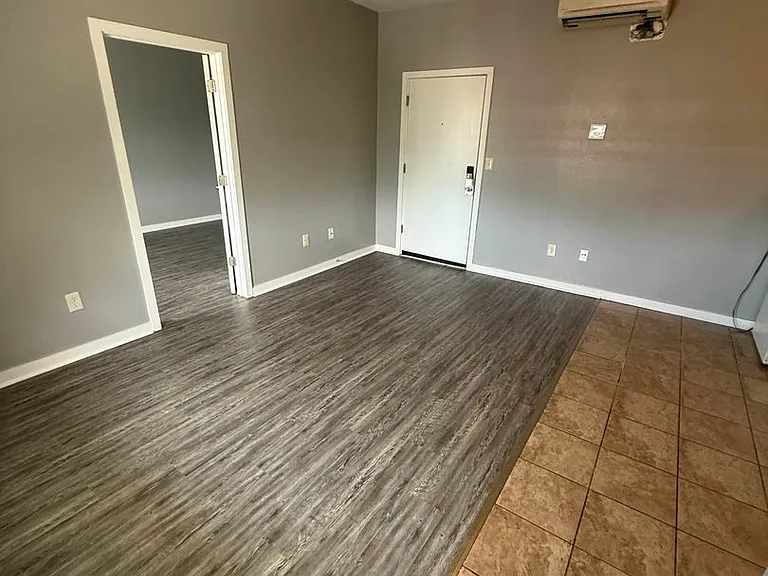 112 E Franklin St — Photo 12