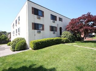 735 Cove Rd APT 2B, Stamford, CT 06902