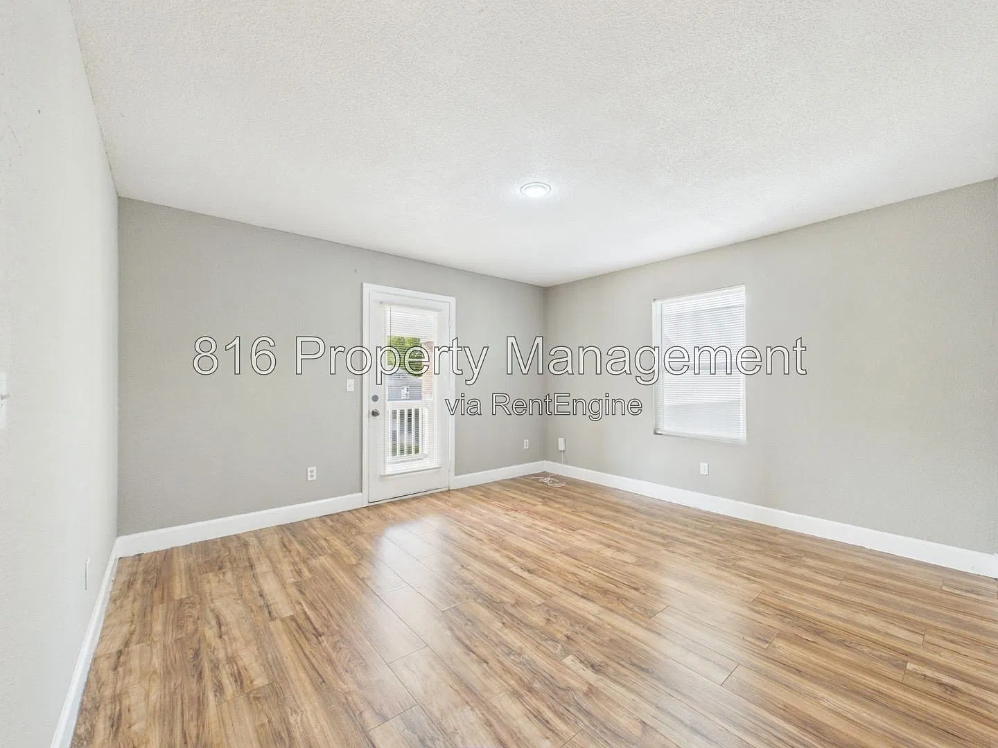 3333 Indiana Ave — Photo 2