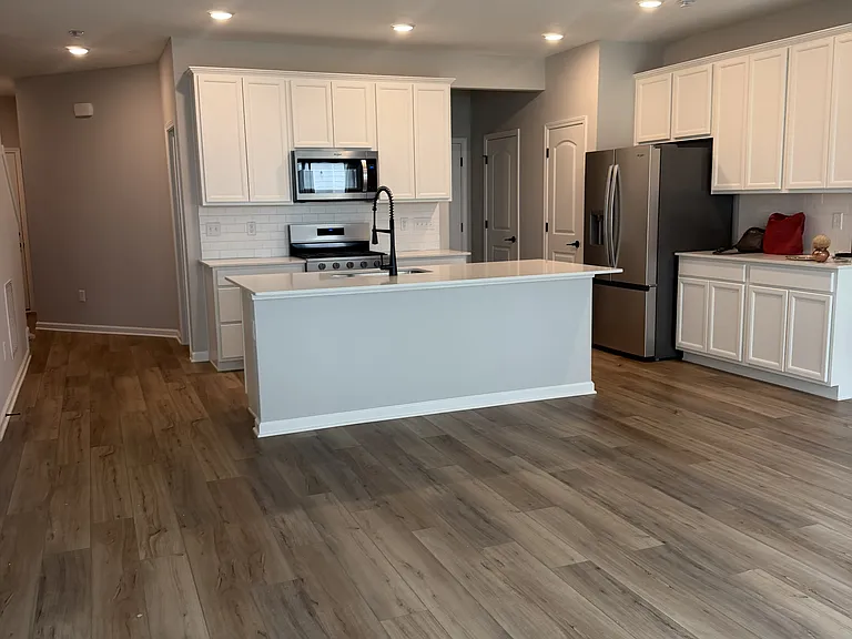 7334 Selah Ln — Photo 2