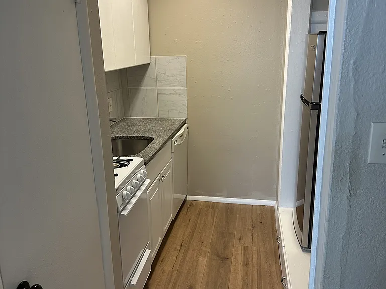 231 N Logan St #7 — Photo 6