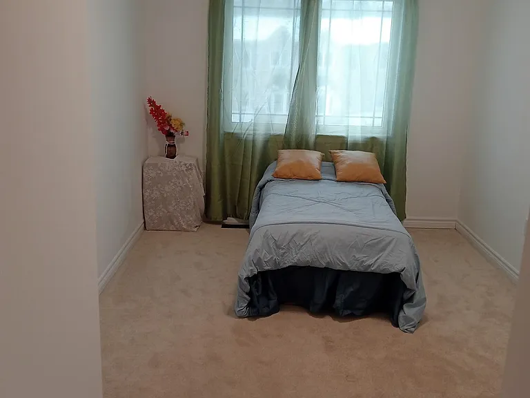 38 Milson Cres — Photo 13