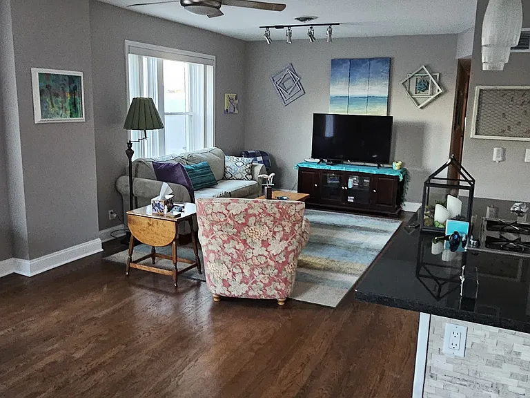 4333 Maryland Ave #C — Photo 2