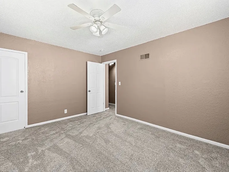 2118 Monroe Ave — Photo 8