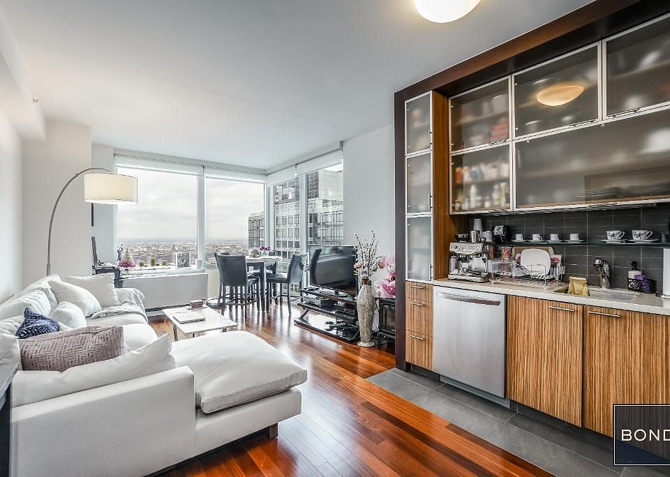 1st image of 610 W 42nd St APT 46K
