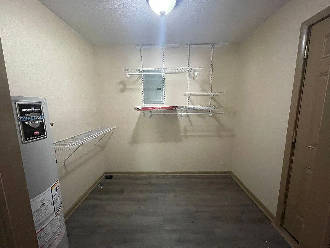 3 bed, 1040 sqft, $1,300 — Photo 3