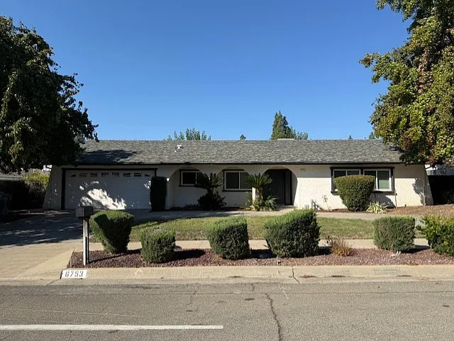 6753 N Valentine Ave photo 1