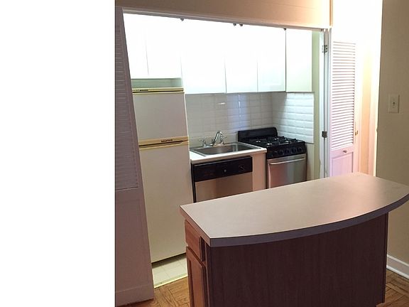 4th image of 2601 Pennsylvania Ave APT 733
