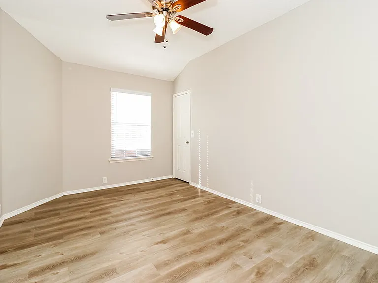 8425 Vicksburg Ln — Photo 14