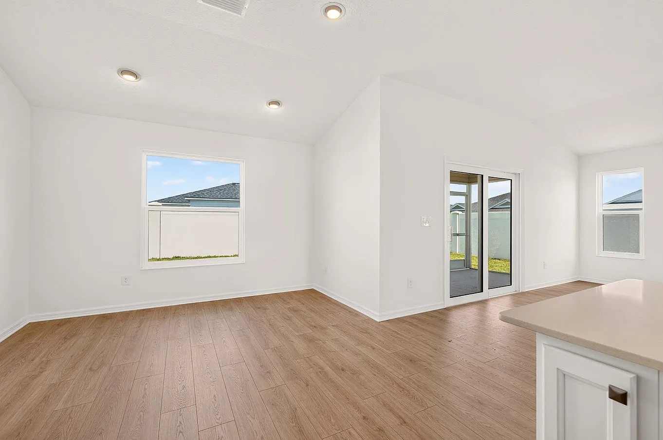 3 bed, 1448 sqft, $2,600 — Photo 3