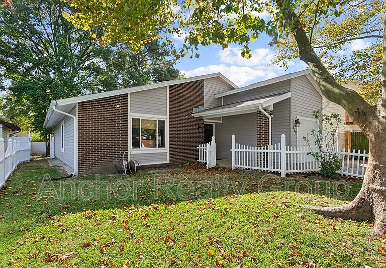 630 Orangewood Dr — Photo 4