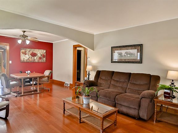5th image of 544 Lawn Dr