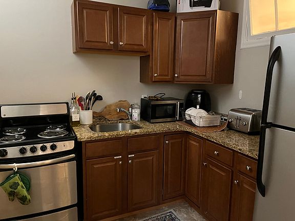 3rd image of 9 Sewall Ave APT 4