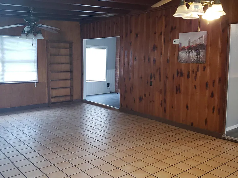209 W Kirby St — Photo 3