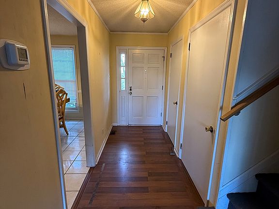 2nd image of 3104 White Oak Rd