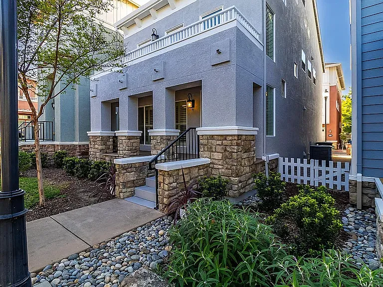 2609 Wisteria Way — Photo 47