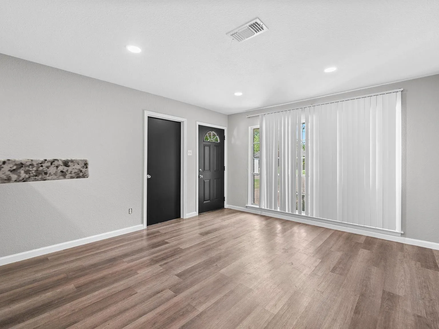 4 bed, 2.0 bath, 1222 sqft, $1,950 — Photo 3