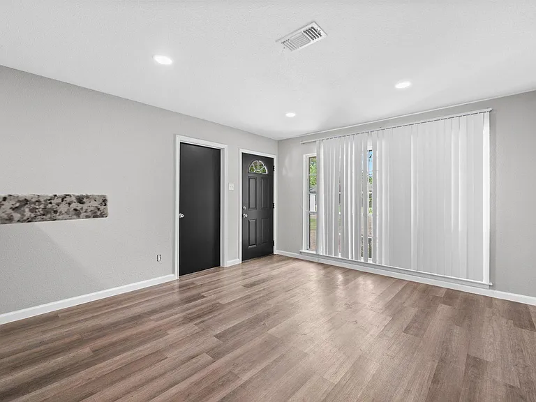 5242 Greylog Dr — Photo 3