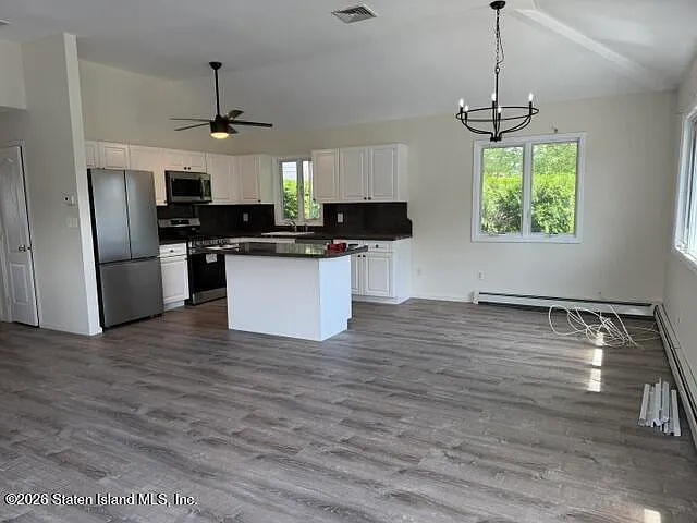 3 bed, 1.0 bath, 3462 sqft, $3,500 — Photo 4