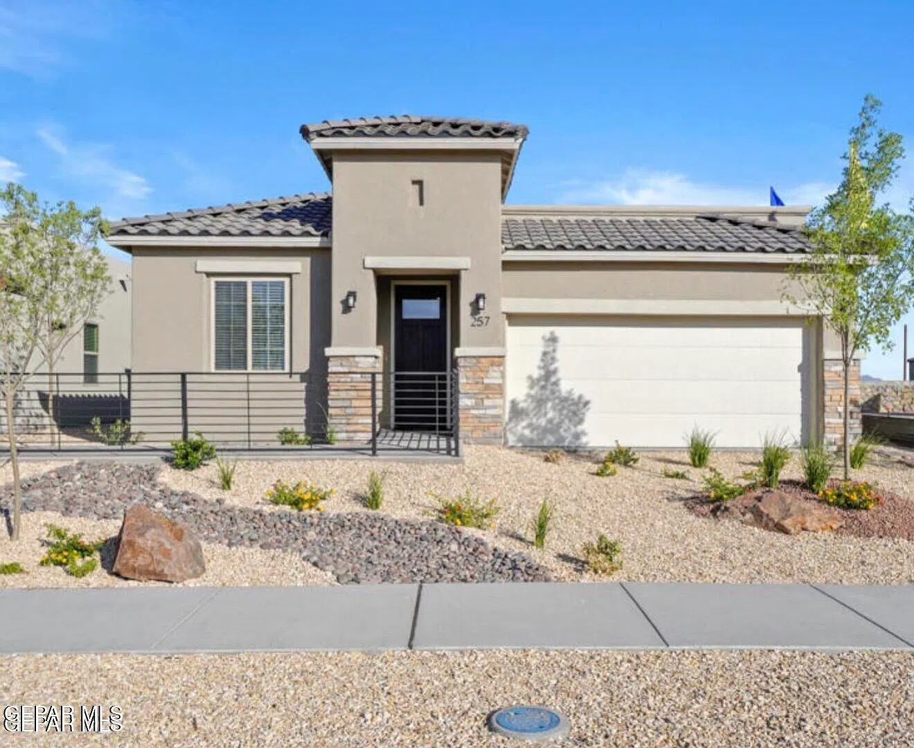 4 bed, 2.5 bath, 1944 sqft, $2,495 — Photo 1